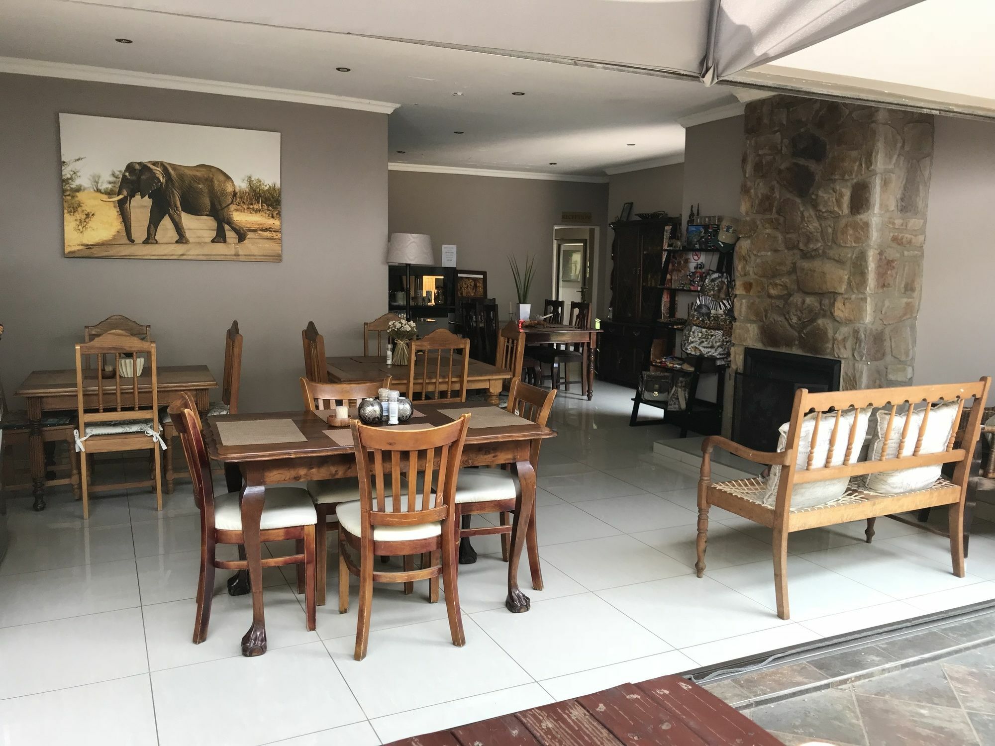 Aerotropolis Guest Lodge Κέμπτον Παρκ Εξωτερικό φωτογραφία